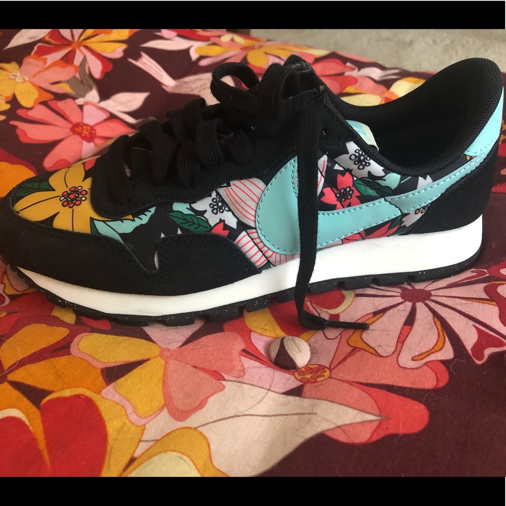 NEW Nike - One Of a Kind - Sneaker